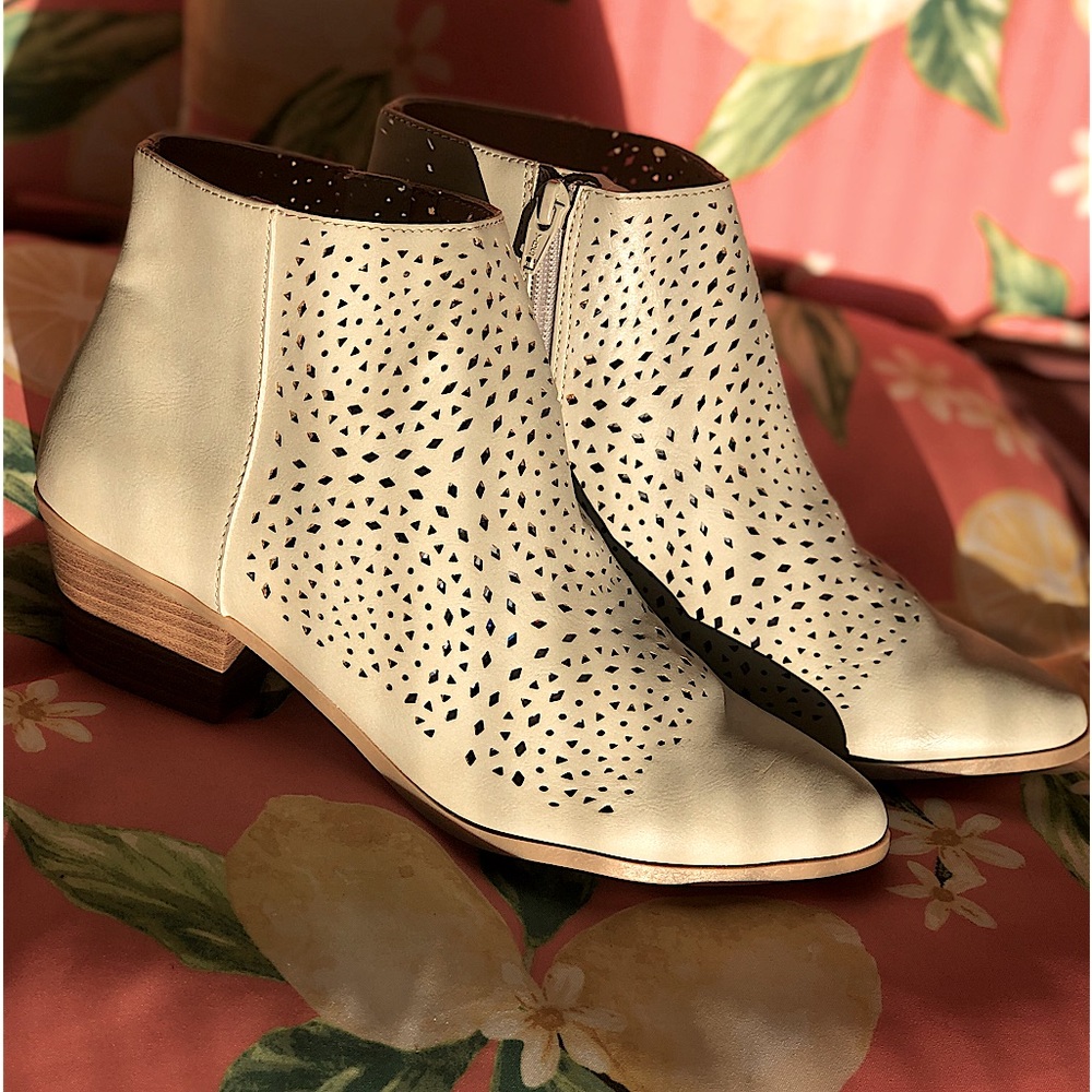 New Women’s Taupe/Beige Ankle Boots